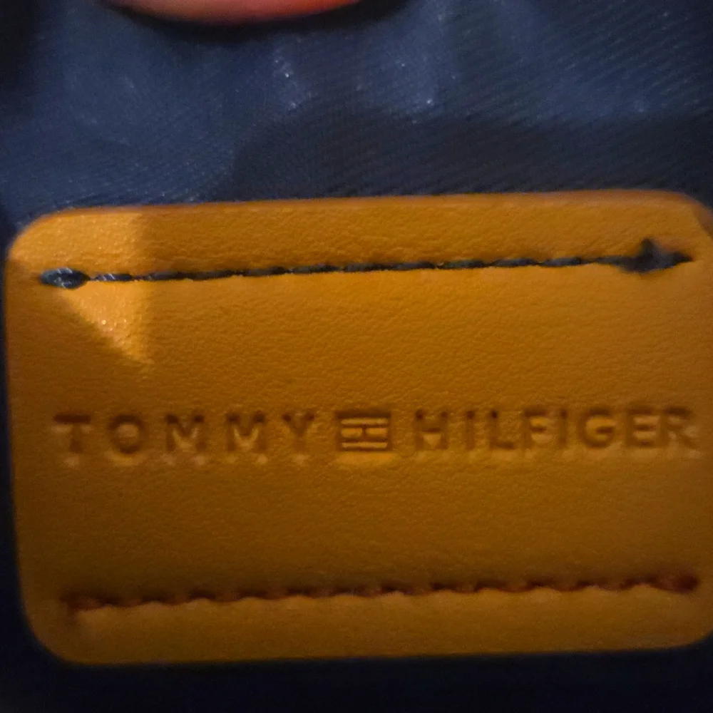 Tommy Hilfiger Navy Blue Patterned Wristel Purse - Picture 2 of 7